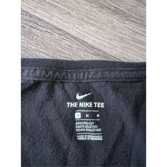 Nike Black Short Sleeve Dri Fit Athletic Cut Tee Women size Medium - Picture 3 of 4